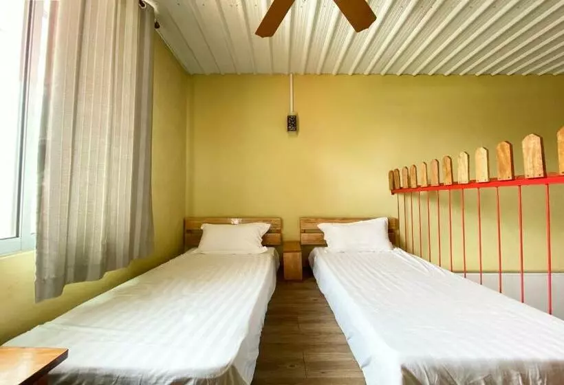 Hotelli Oyo 90312 Rainbow Guesthouse