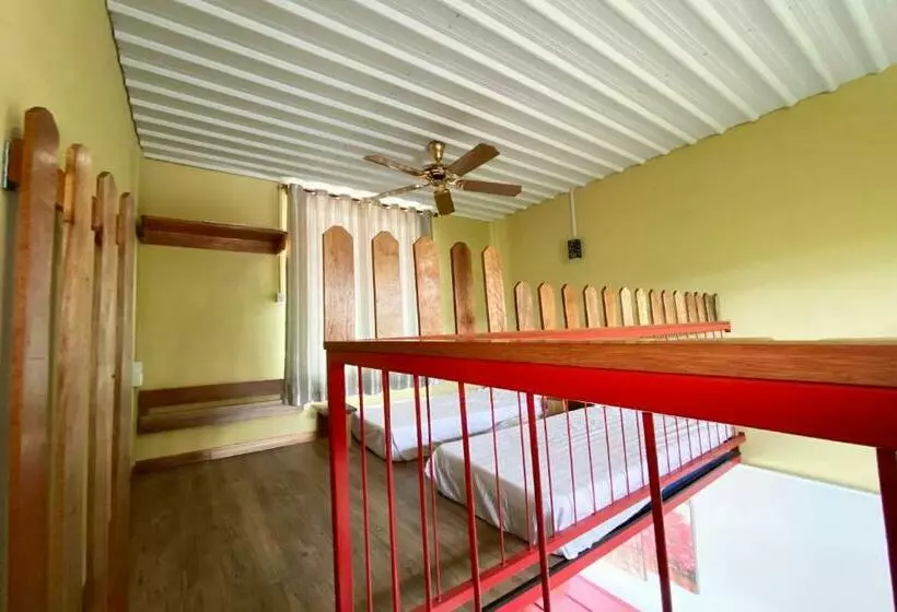 Hotelli Oyo 90312 Rainbow Guesthouse