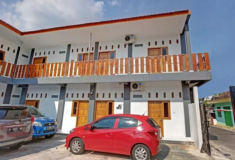 Hotelli Spot On 90577 Griya Afifah Syariah