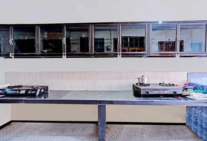 Hotelli Spot On 90586 Hagawa Syariah Homestay