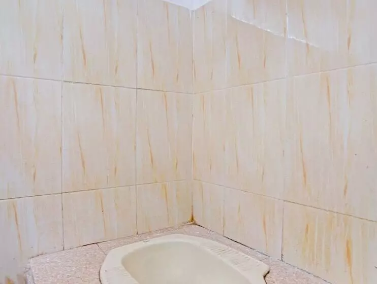 Hotelli Spot On 90586 Hagawa Syariah Homestay