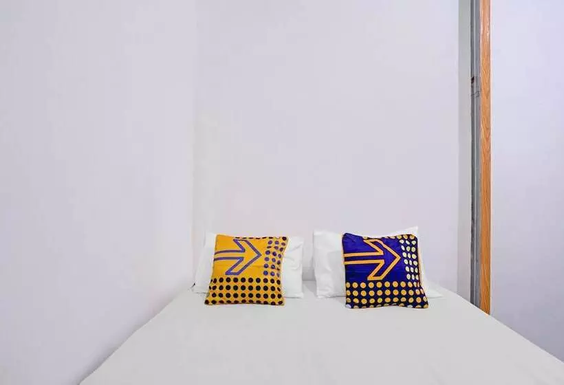 Hotelli Spot On 90586 Hagawa Syariah Homestay