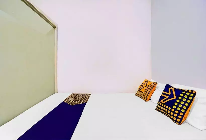 Hotelli Spot On 90586 Hagawa Syariah Homestay