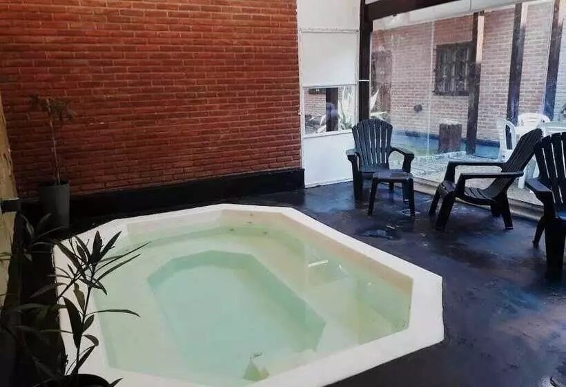 Retkeilymaja Posada Savoia