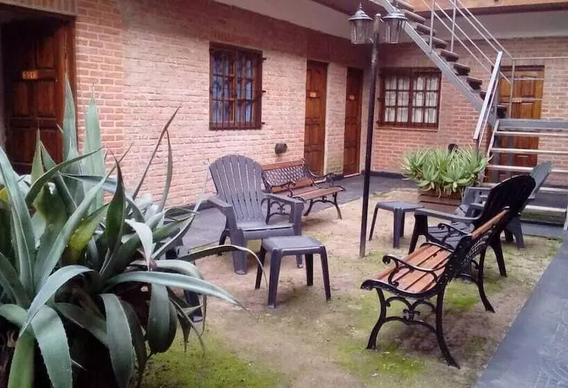 Retkeilymaja Posada Savoia