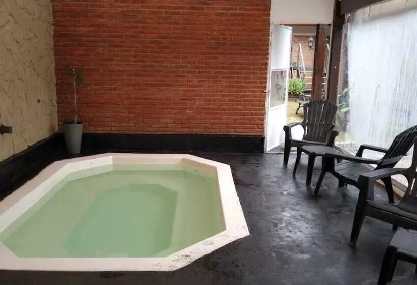 Retkeilymaja Posada Savoia