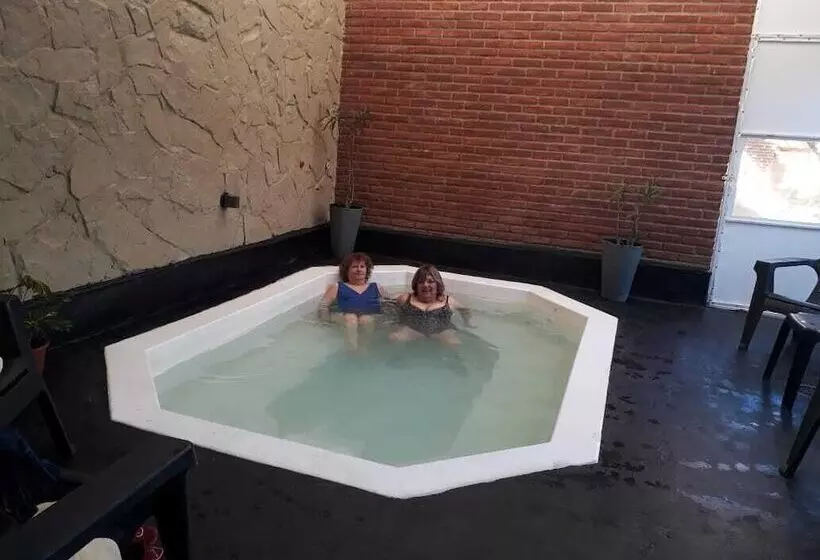 Retkeilymaja Posada Savoia