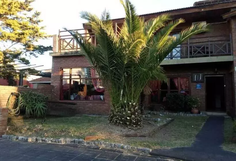 Retkeilymaja Posada Savoia