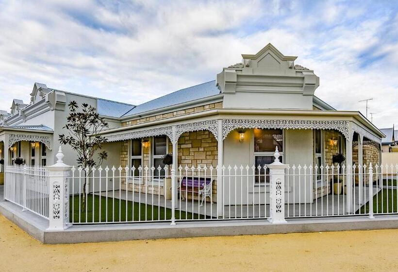 Aloha Central Luxury Accommodation