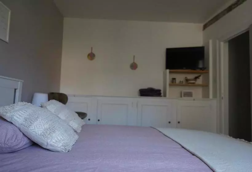 Aamiaismajoitus (B&B) Un Dimanche Chez Julie Chambre Célestine