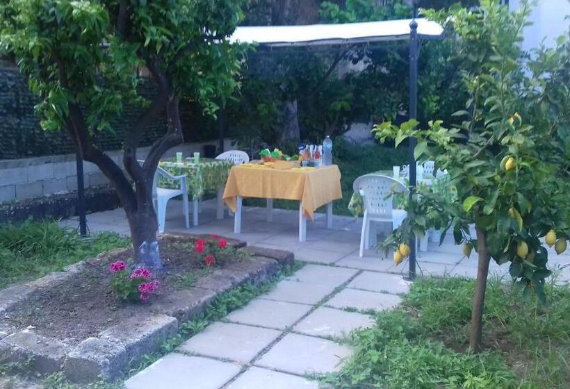 تختخواب و صبحانه La Casa Di Donato