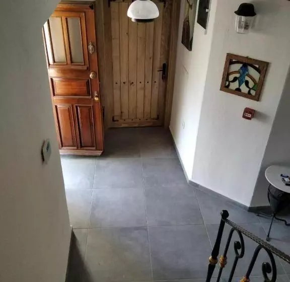 تختخواب و صبحانه Paparuna Butik