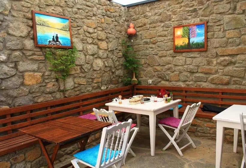 تختخواب و صبحانه Paparuna Butik