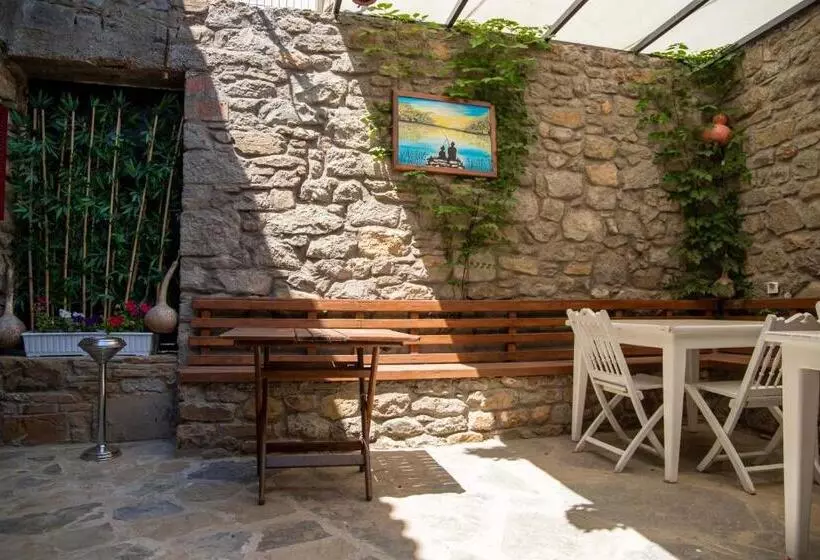 تختخواب و صبحانه Paparuna Butik