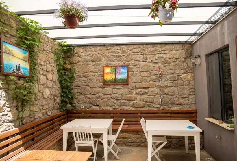 تختخواب و صبحانه Paparuna Butik