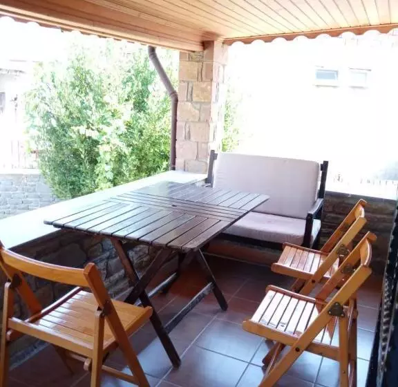 تختخواب و صبحانه Paparuna Butik