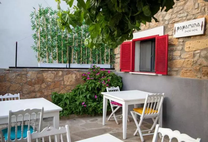 تختخواب و صبحانه Paparuna Butik