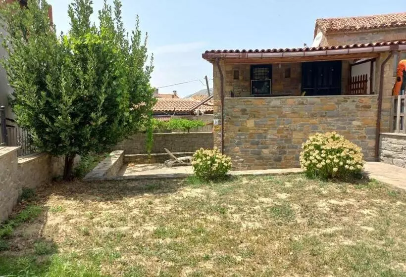 تختخواب و صبحانه Paparuna Butik