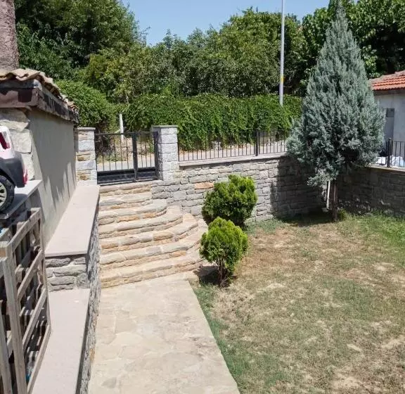 تختخواب و صبحانه Paparuna Butik