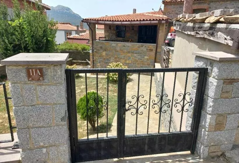 تختخواب و صبحانه Paparuna Butik