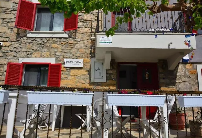 تختخواب و صبحانه Paparuna Butik