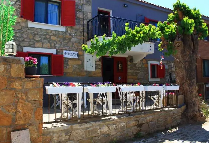 تختخواب و صبحانه Paparuna Butik