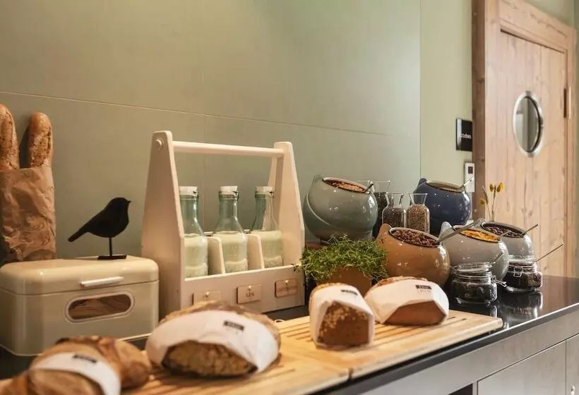 ホテル Holiday Inn   The Niu, Mill Cologne Mülheim, An Ihg