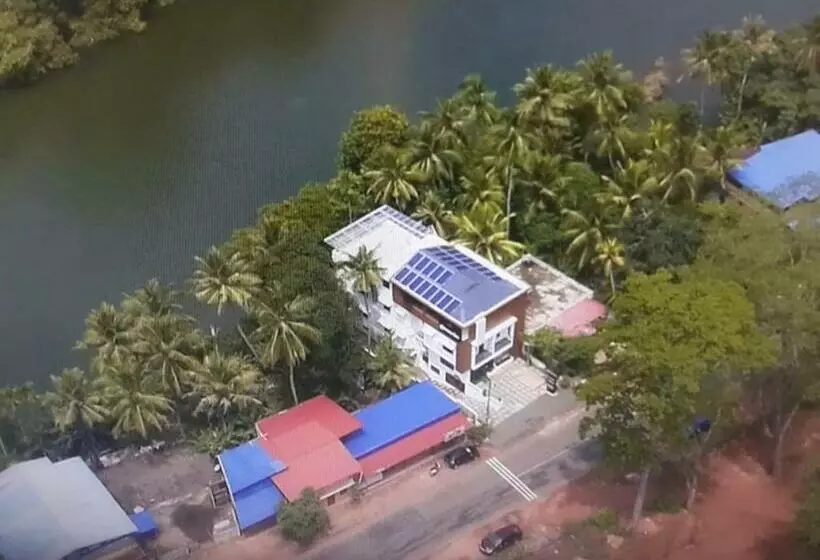 Lomakeskus Thenmala Hormuz Inn