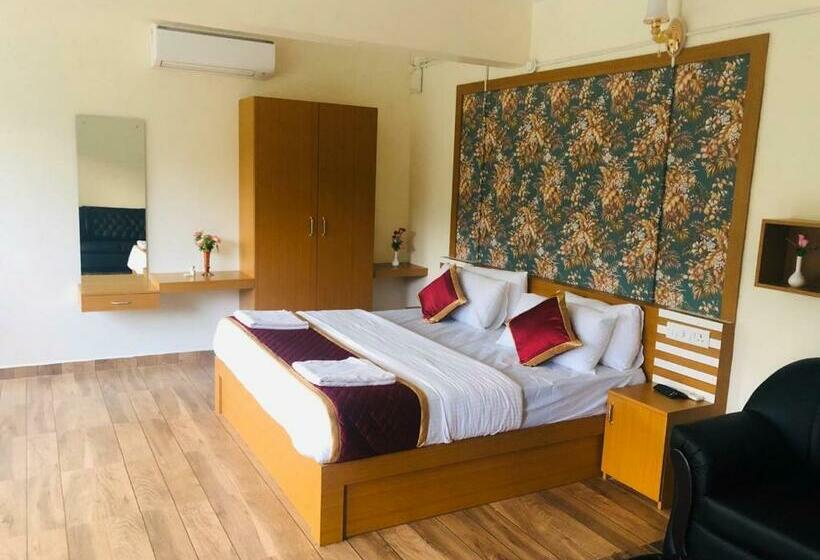 منتجع Thenmala Hormuz Inn