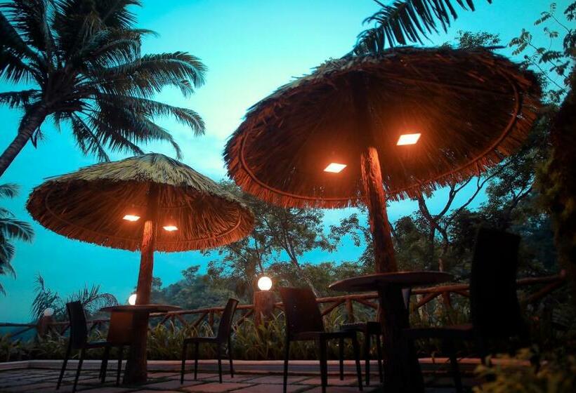 منتجع Thenmala Hormuz Inn