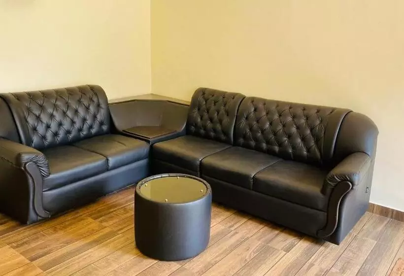 Lomakeskus Thenmala Hormuz Inn