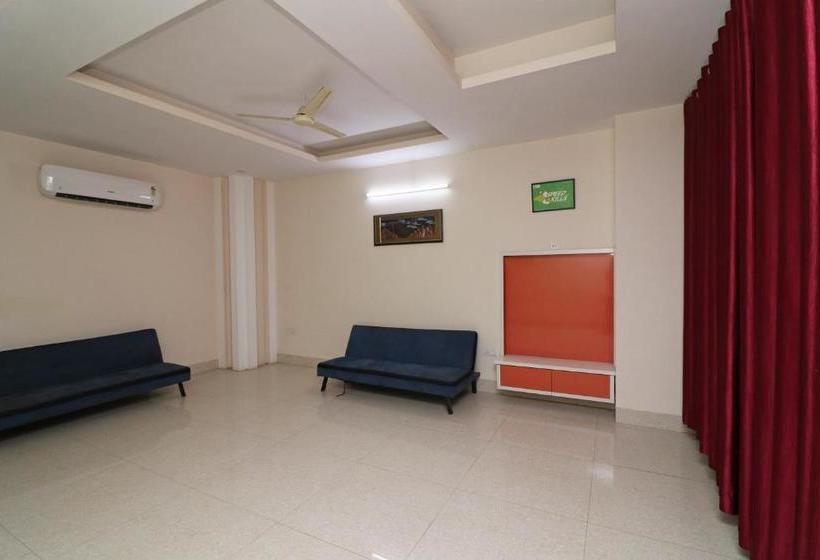 Vaccinated Staff - Oyo 29200 Hotel Raj Residency B