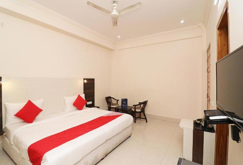 Vaccinated Staff - Oyo 29200 Hotel Raj Residency B