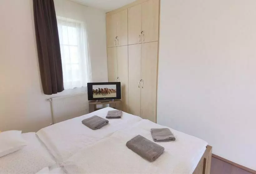 Aamiaismajoitus (B&B) Kamilla Panzió és Rendezvényház