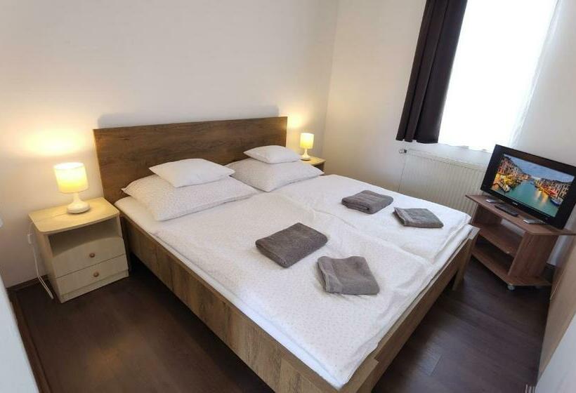 ベッドアンドブレックファースト Kamilla Panzió és Rendezvényház