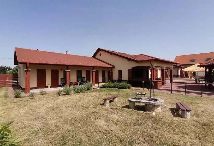 Aamiaismajoitus (B&B) Kamilla Panzió és Rendezvényház