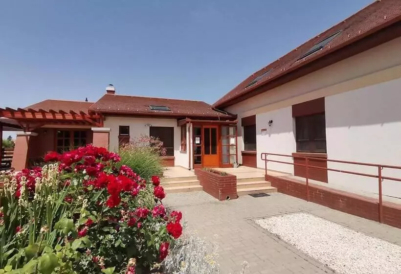 Aamiaismajoitus (B&B) Kamilla Panzió és Rendezvényház