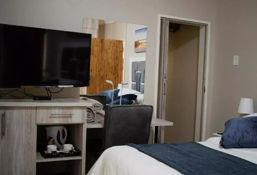 ペンション If Not Why Not Guesthouse