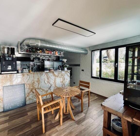 تختخواب و صبحانه Escondida