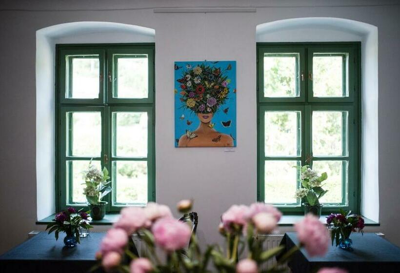 Bed and Breakfast Pillangós Ház