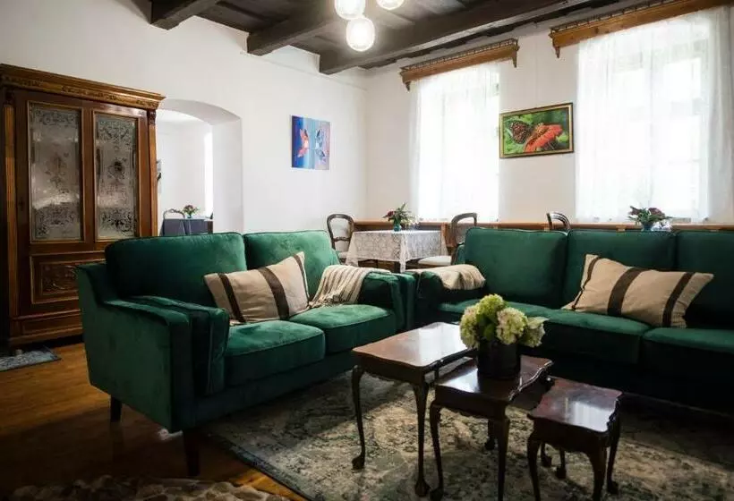 Aamiaismajoitus (B&B) Pillangós Ház