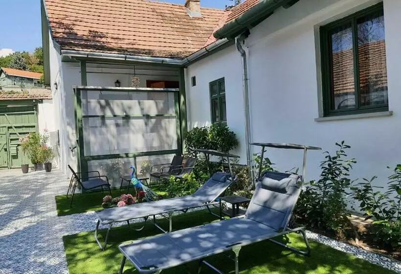 Aamiaismajoitus (B&B) Pillangós Ház