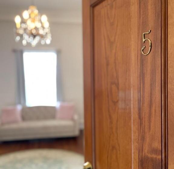 住宿加早餐  The Grand