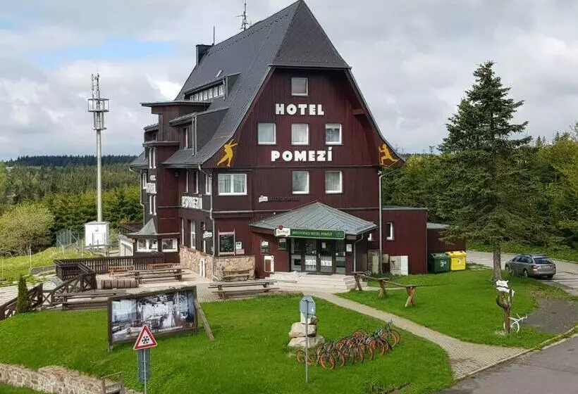 Hotelli A Restaurace Pomezí
