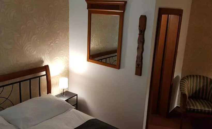 Hotelli A Restaurace Pomezí