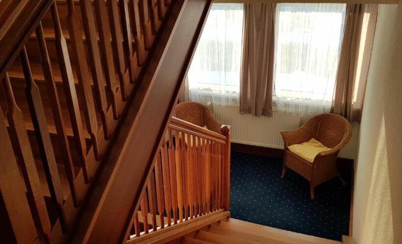 酒店 A Restaurace Pomezí