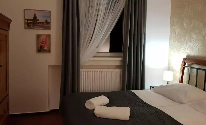 Hotelli A Restaurace Pomezí