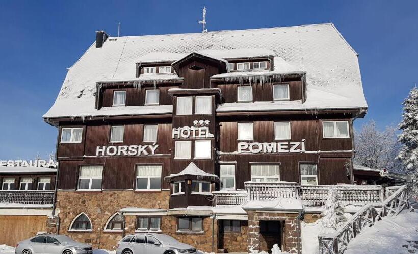 酒店 A Restaurace Pomezí