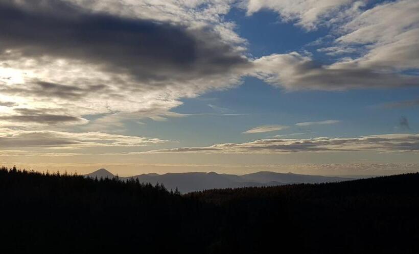 酒店 A Restaurace Pomezí