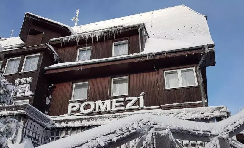 Hotelli A Restaurace Pomezí